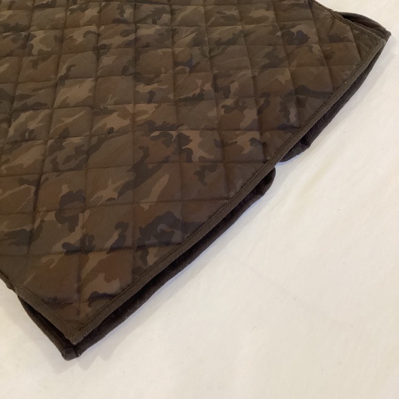 Field and Stream Mens Large Brown Camo Quilted reversible zipper vest. Outdoors - Picture 10 of 12